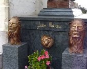 Во Франции разграбили могилу звезды "Фантомаса"